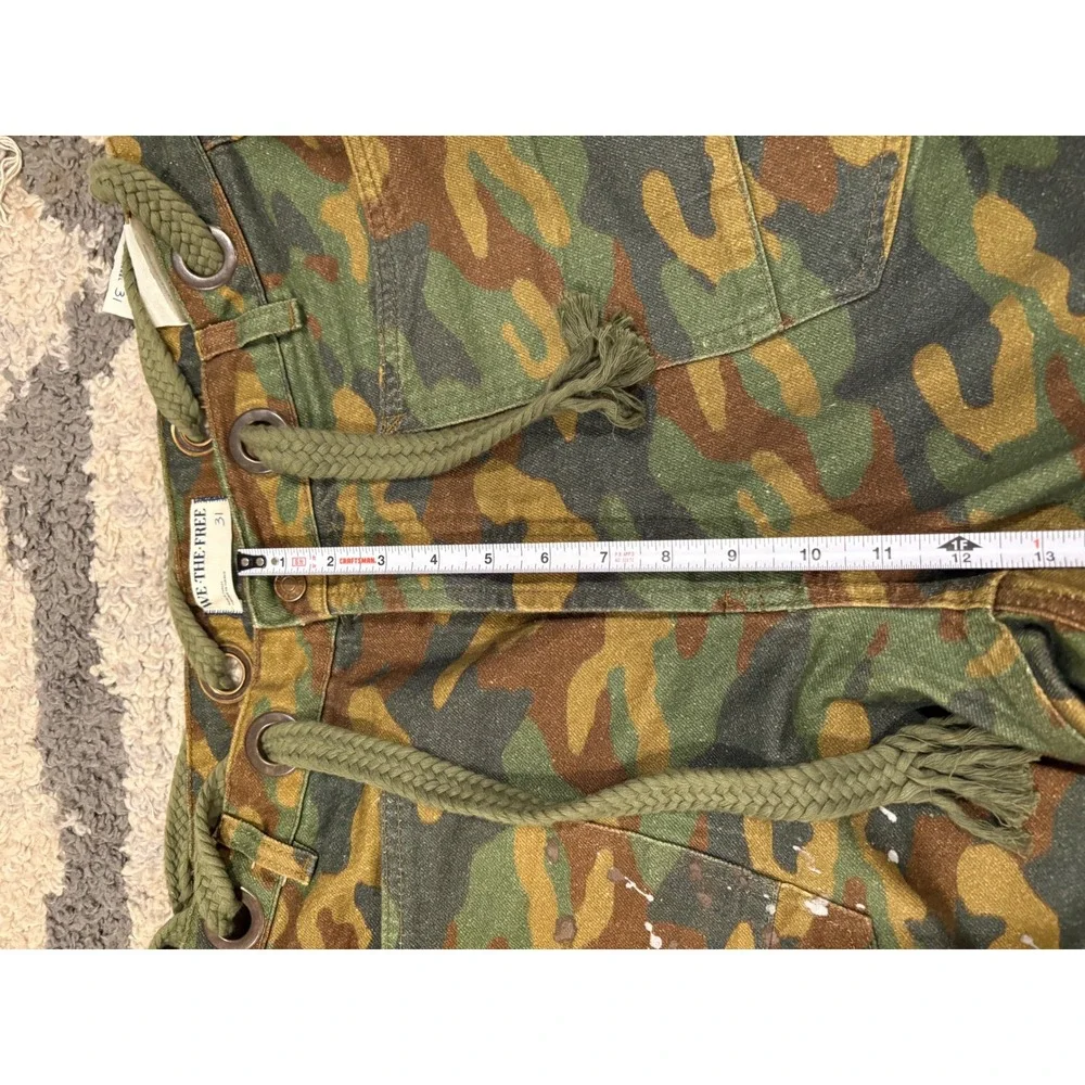 Free People We The Free Moxie Low Slung Barrel Camo Paint Splatter Pants 31 xx